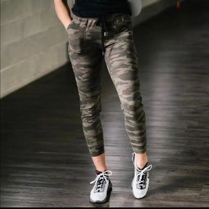 Zyia Unwind Joggers- Camo